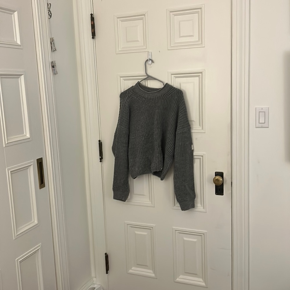 Gray Urban Outfitters Crop Sweater Large Like New